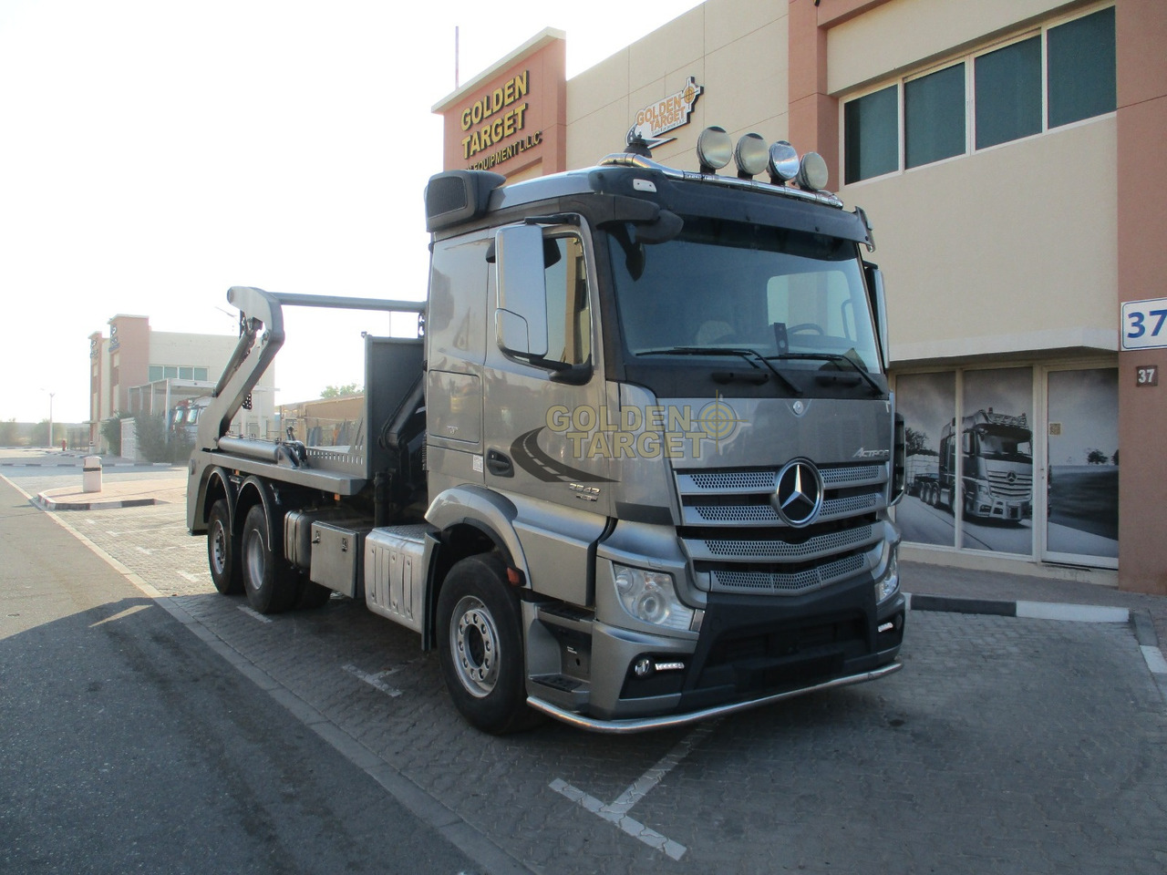 MERCEDES-BENZ 2642 6×2 DOUBLE SKIP LOADER with HIAB Crane - Autocarro multibenna: foto 1 MERCEDES-BENZ 2642 6×2 DOUBLE SKIP LOADER with HIAB Crane - Autocarro multibenna: foto 1