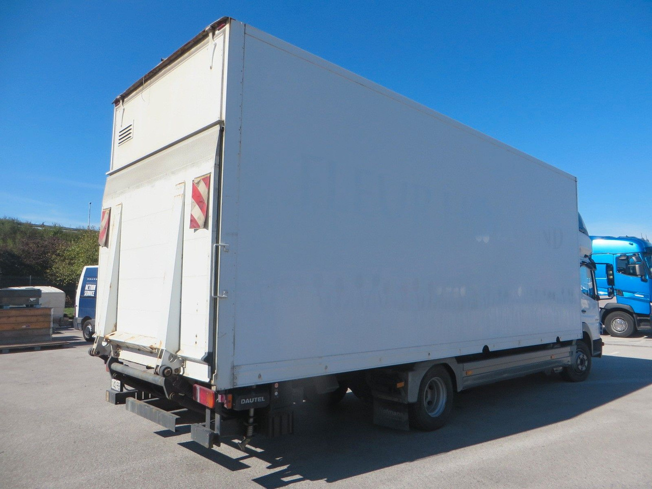 Mercedes-Benz Atego 1024 Box body with tail lift - Autocarro furgonato: foto 3 Mercedes-Benz Atego 1024 Box body with tail lift - Autocarro furgonato: foto 3