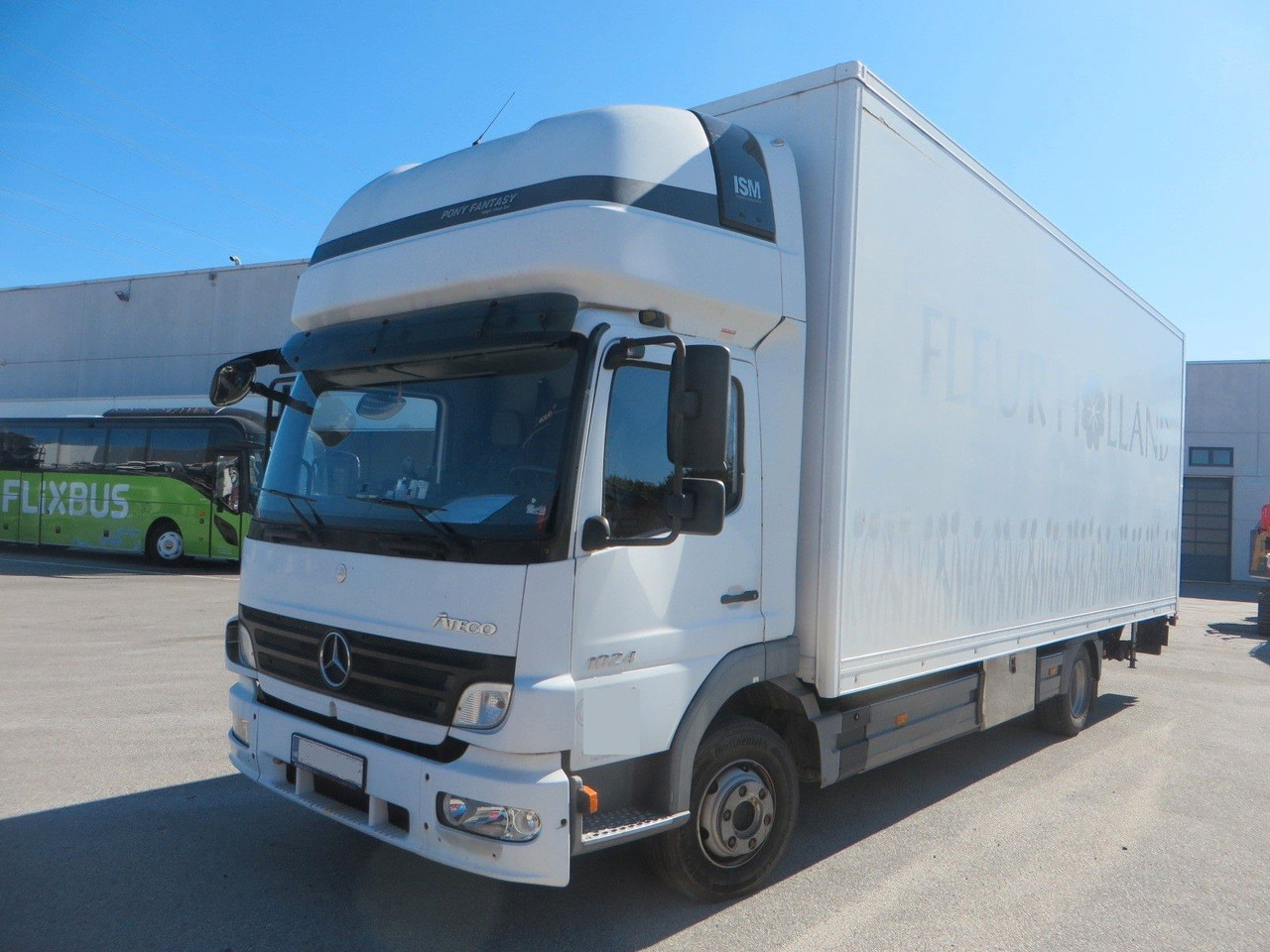 Mercedes-Benz Atego 1024 Box body with tail lift - Autocarro furgonato: foto 1 Mercedes-Benz Atego 1024 Box body with tail lift - Autocarro furgonato: foto 1