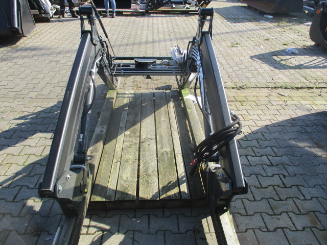 Caricatore frontale per trattori Stoll ClassicLine CL755 + Solid 35-18 P "2 Lader / 2 Loader": foto 16