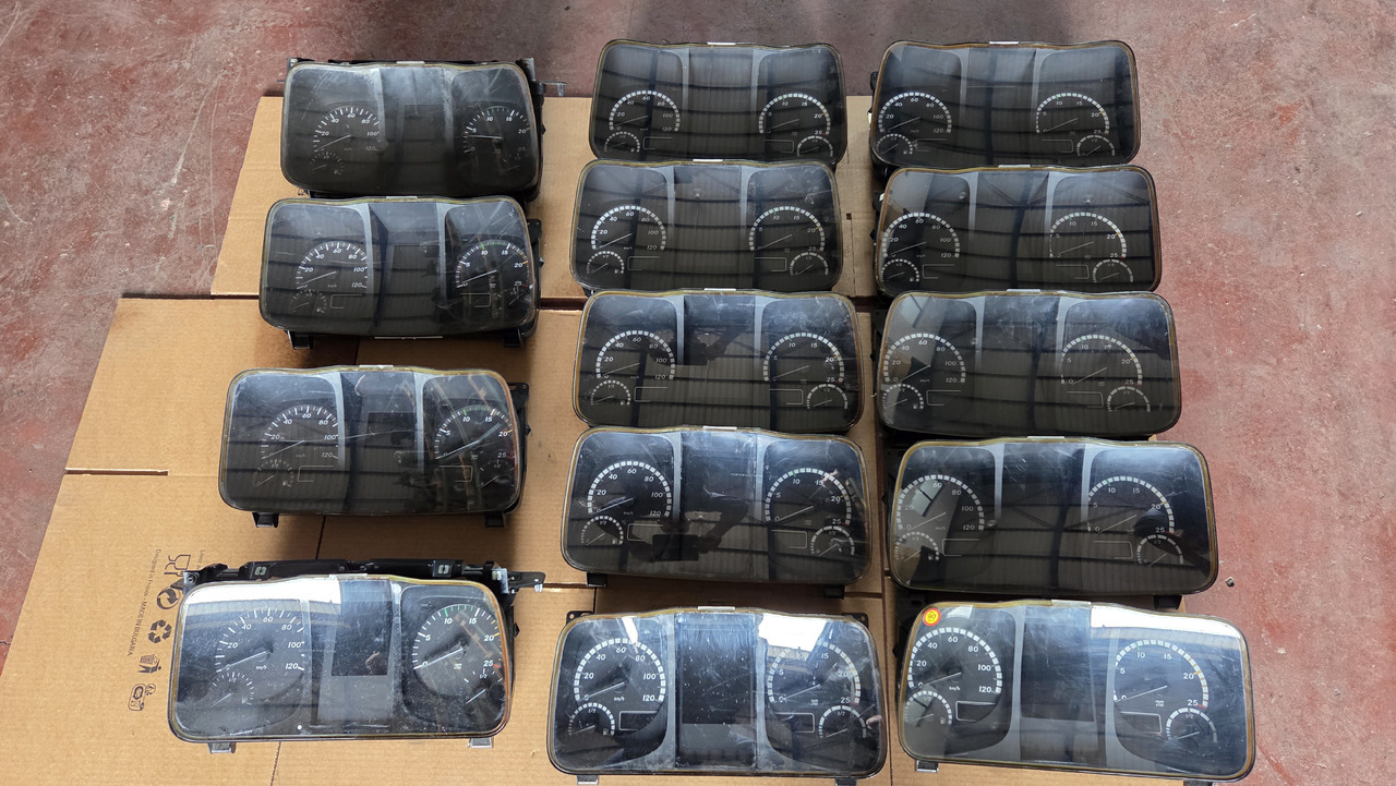 MERCEDES-BENZ INSTRUMENT PANEL ACTROS ATEGO EURO 6 - Cruscotto per Camion: foto 1 MERCEDES-BENZ INSTRUMENT PANEL ACTROS ATEGO EURO 6 - Cruscotto per Camion: foto 1