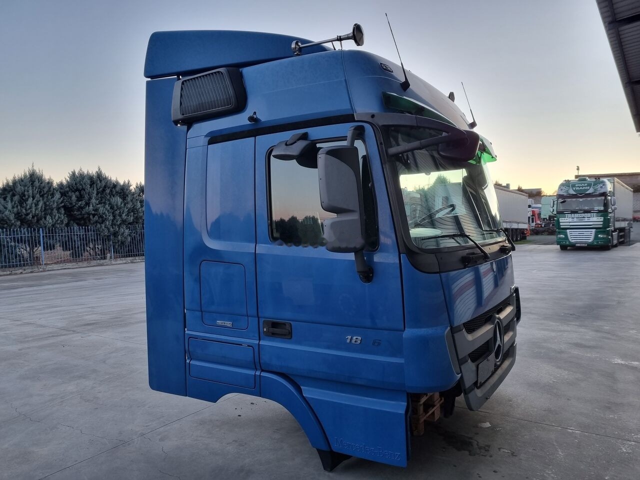 Mercedes-Benz ACTROS MP3 - Cabina per Camion: foto 1 Mercedes-Benz ACTROS MP3 - Cabina per Camion: foto 1