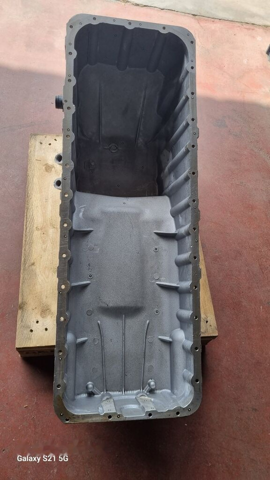 Mercedes-Benz OIL PAN ACTROS MP4 A4730102213 Mercedes-Benz ACTROS MP4 EURO 6 - Basamento per Camion: foto 2 Mercedes-Benz OIL PAN ACTROS MP4 A4730102213 Mercedes-Benz ACTROS MP4 EURO 6 - Basamento per Camion: foto 2