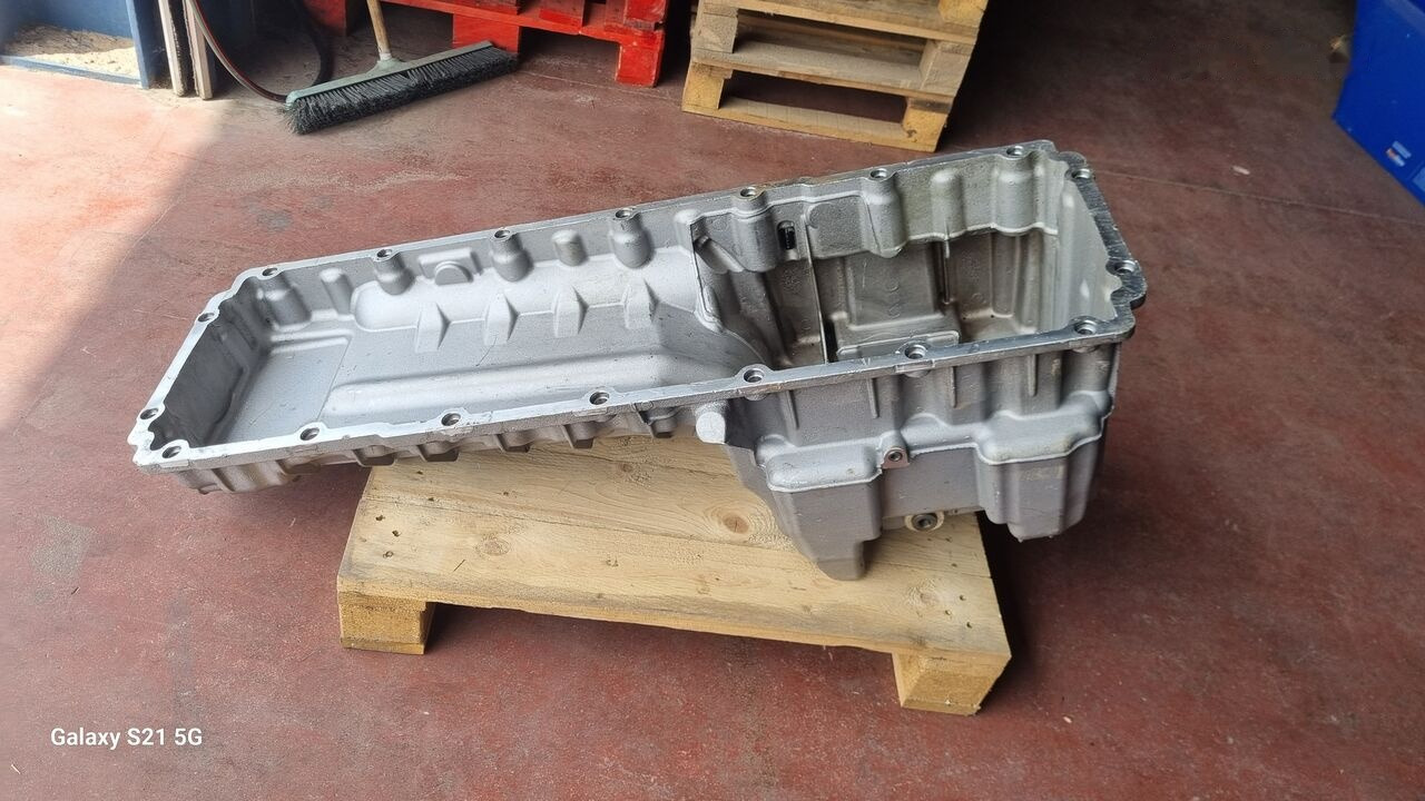 Mercedes-Benz OIL PAN ACTROS MP4 A4730102213 Mercedes-Benz ACTROS MP4 EURO 6 - Basamento per Camion: foto 5 Mercedes-Benz OIL PAN ACTROS MP4 A4730102213 Mercedes-Benz ACTROS MP4 EURO 6 - Basamento per Camion: foto 5