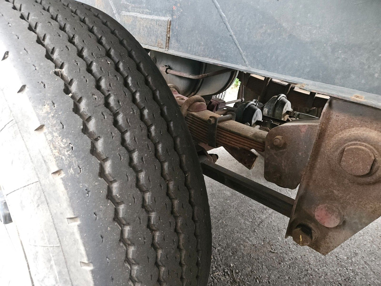 Kässbohrer Silo Güllefaß 33m³ Blattfederung - Semirimorchio silos: foto 4 Kässbohrer Silo Güllefaß 33m³ Blattfederung - Semirimorchio silos: foto 4