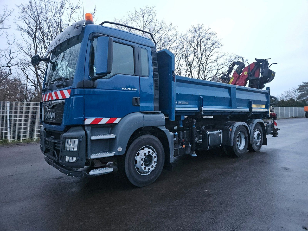 MAN TGS 26.420 6x2 Kipper / Bordmatik links+rechts - Autocarro ribaltabile, Camion con gru: foto 1 MAN TGS 26.420 6x2 Kipper / Bordmatik links+rechts - Autocarro ribaltabile, Camion con gru: foto 1