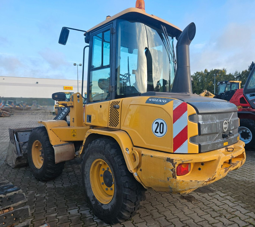 Volvo L30G Radlader mit Klappschaufel - Pala gommata: foto 2 Volvo L30G Radlader mit Klappschaufel - Pala gommata: foto 2