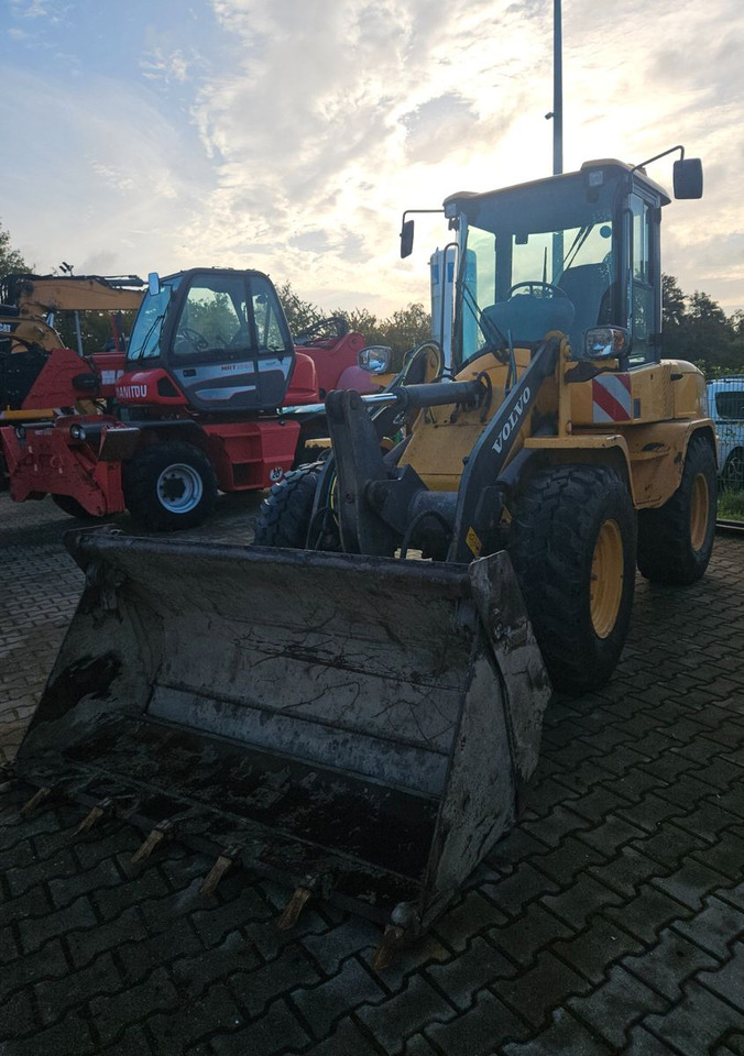 Volvo L30G Radlader mit Klappschaufel - Pala gommata: foto 4 Volvo L30G Radlader mit Klappschaufel - Pala gommata: foto 4