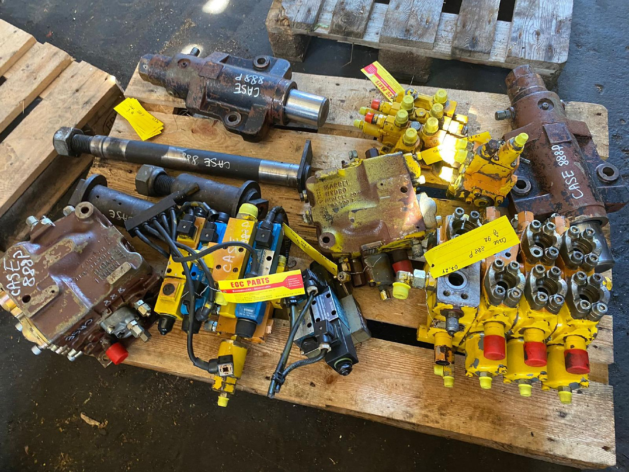 Case 888 P - Valvola idraulica per Macchina da cantiere: foto 1 Case 888 P - Valvola idraulica per Macchina da cantiere: foto 1