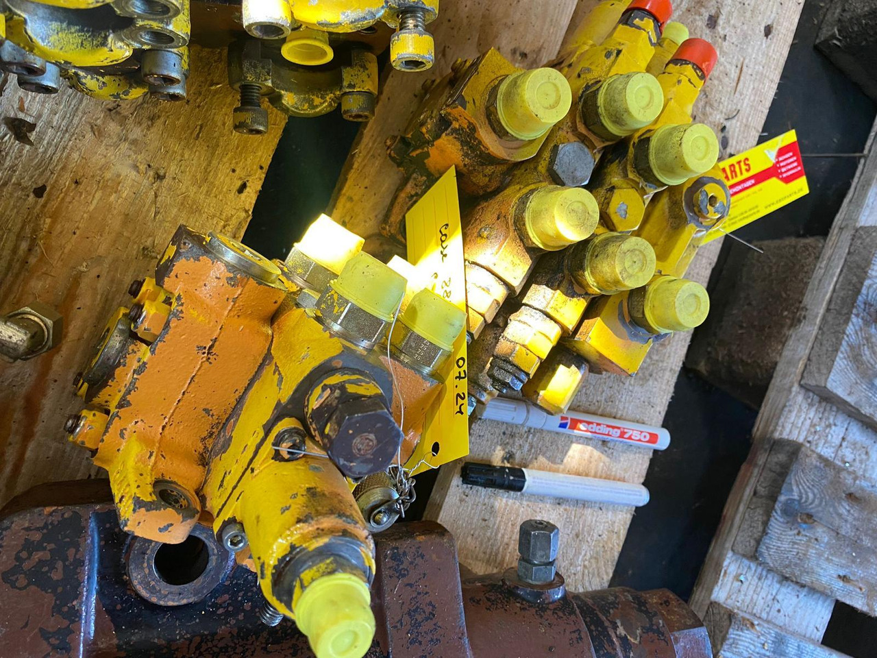 Case 888 P - Valvola idraulica per Macchina da cantiere: foto 2 Case 888 P - Valvola idraulica per Macchina da cantiere: foto 2