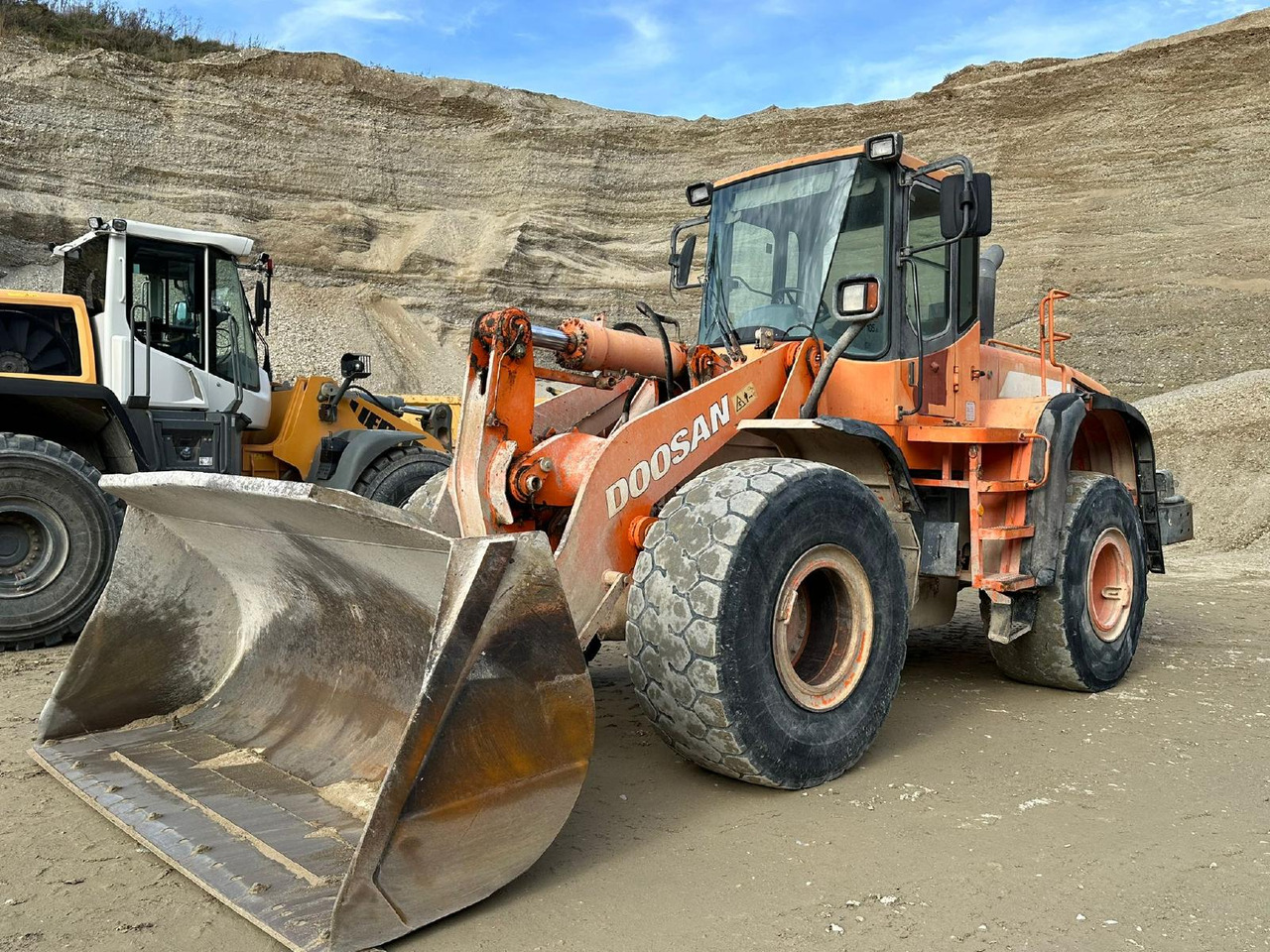 Doosan DL 300 - Pala gommata: foto 1 Doosan DL 300 - Pala gommata: foto 1