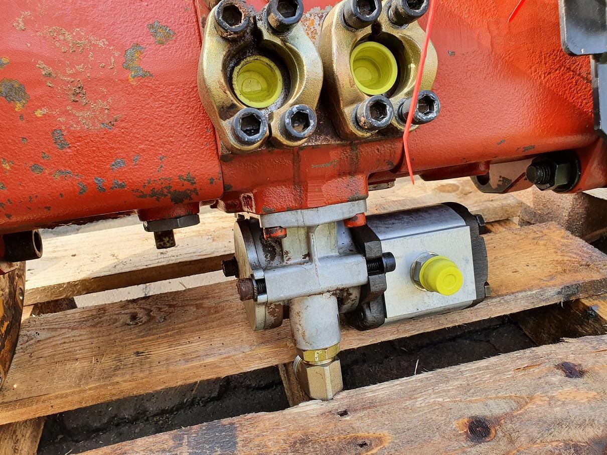 Kawasaki K3V112 aus Robex 220 - Pompa idraulica per Escavatore cingolato: foto 5 Kawasaki K3V112 aus Robex 220 - Pompa idraulica per Escavatore cingolato: foto 5