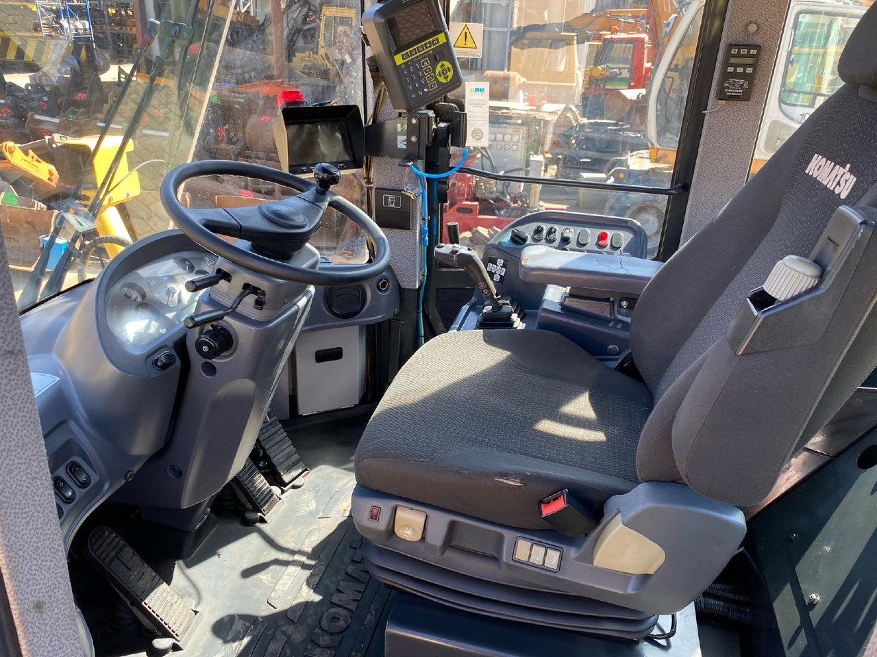 Pala gommata Komatsu WA 380: foto 14