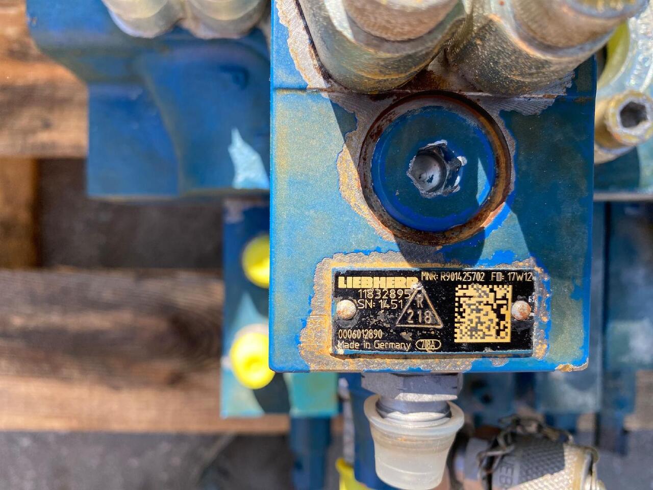 Liebherr L 566 - Valvola idraulica per Macchina da cantiere: foto 5 Liebherr L 566 - Valvola idraulica per Macchina da cantiere: foto 5