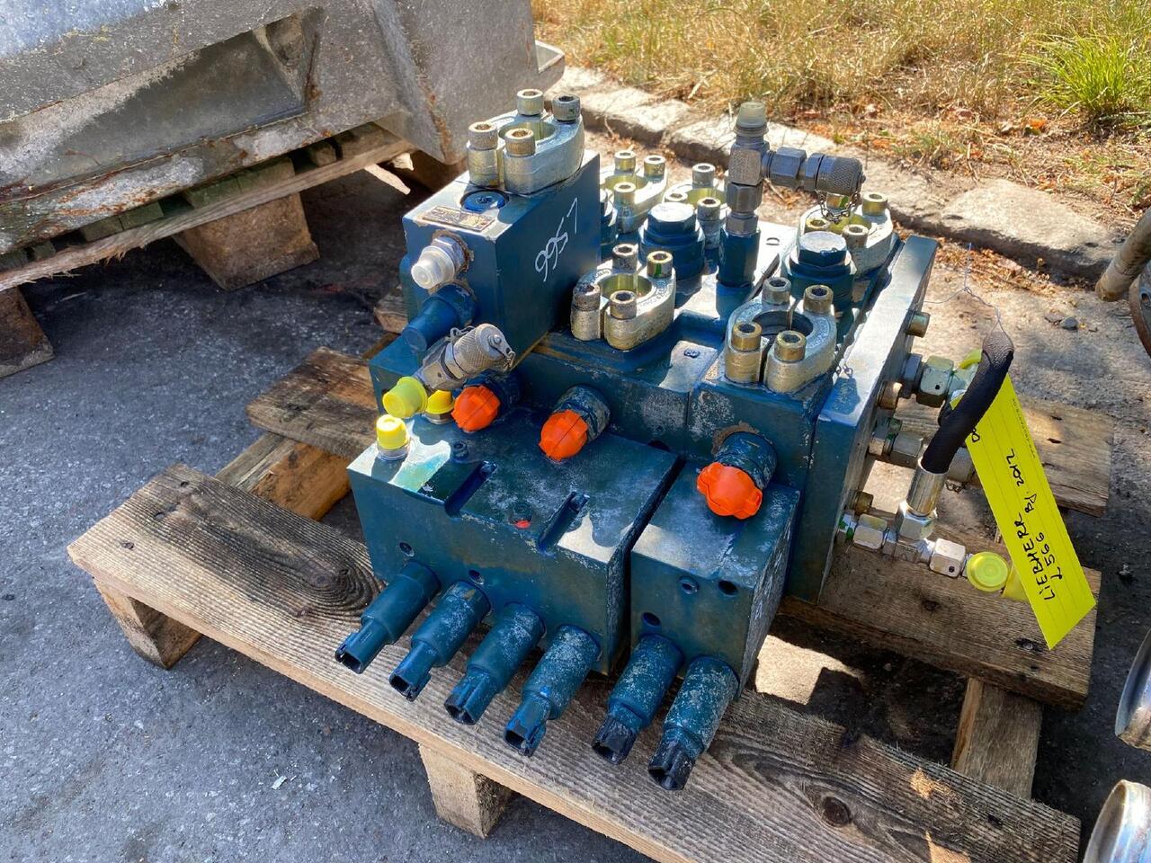 Liebherr L 566 - Valvola idraulica per Macchina da cantiere: foto 3 Liebherr L 566 - Valvola idraulica per Macchina da cantiere: foto 3