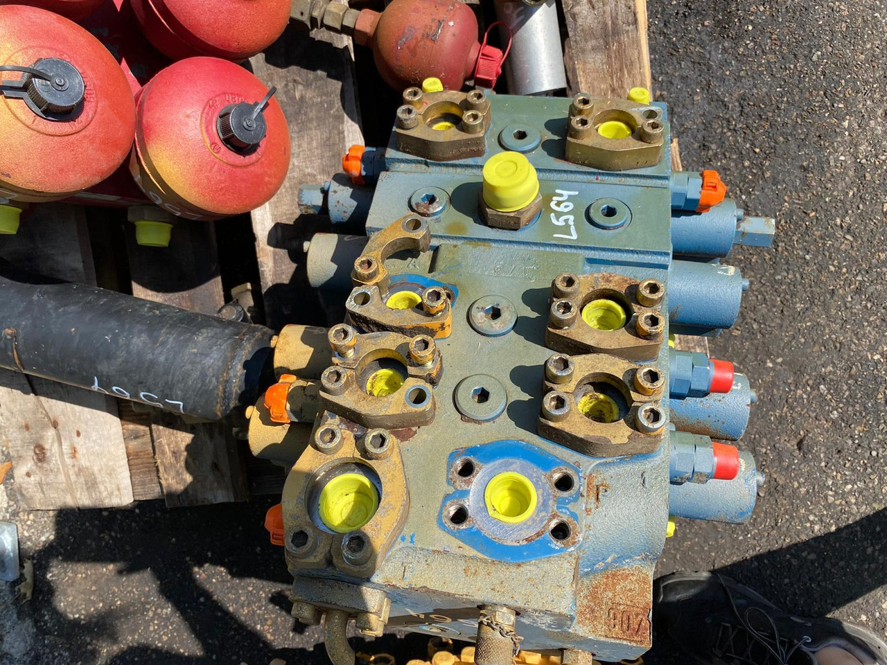 Liebherr L564 - Valvola idraulica per Macchina da cantiere: foto 2 Liebherr L564 - Valvola idraulica per Macchina da cantiere: foto 2