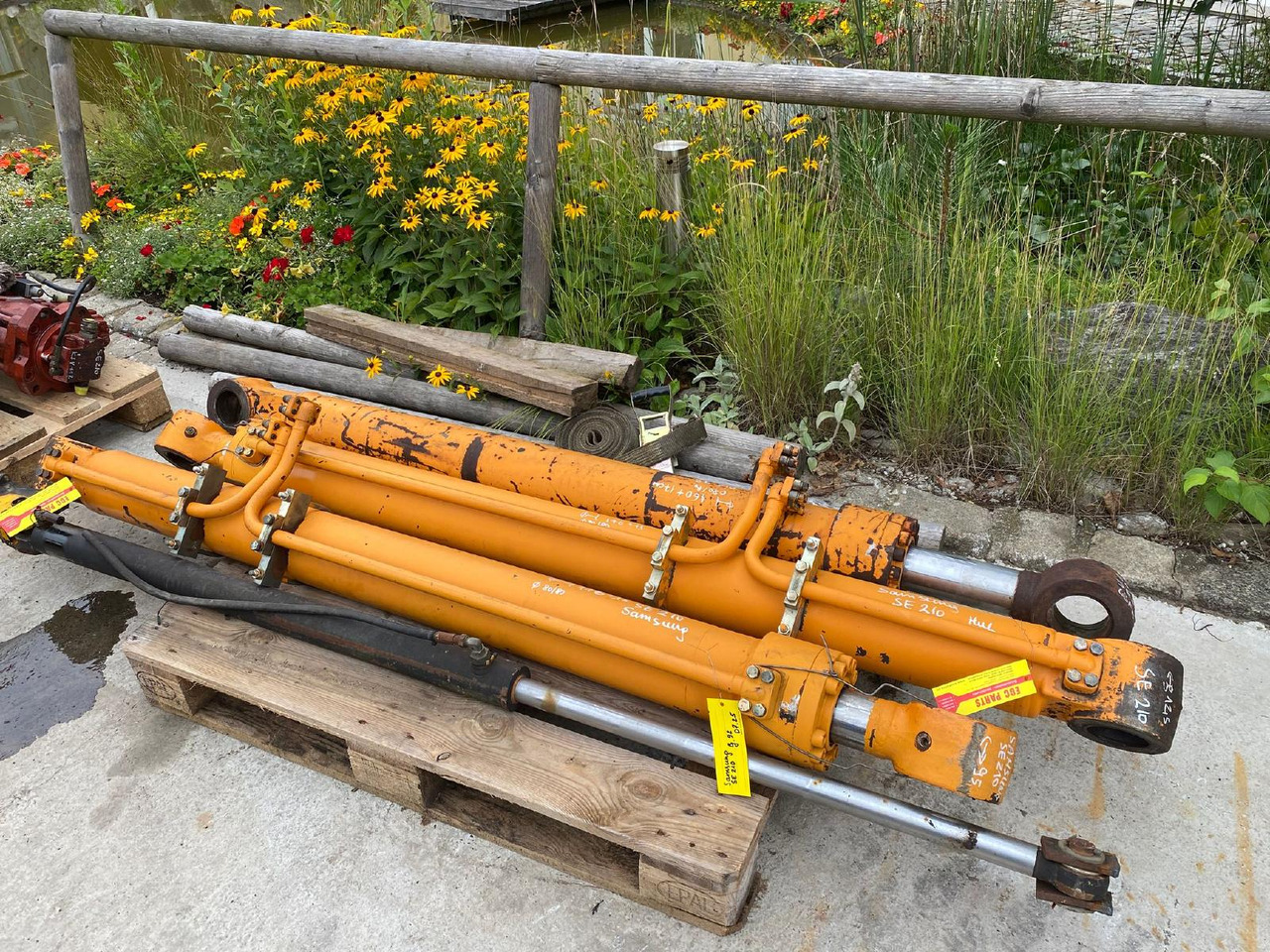 Samsung SE 210 - Cilindro idraulico per Macchina da cantiere: foto 3 Samsung SE 210 - Cilindro idraulico per Macchina da cantiere: foto 3