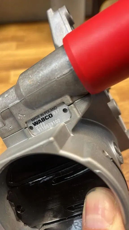 NOWY ZAWÓR PARKUJĄCO LUZUJĄCY WABCO 9710029100 - Valvola freno per Camion: foto 2 NOWY ZAWÓR PARKUJĄCO LUZUJĄCY WABCO 9710029100 - Valvola freno per Camion: foto 2
