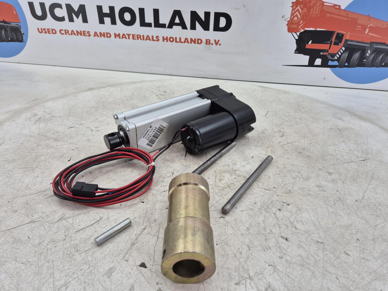 Demag AC 120 Counterweigt locking liniar motor set - Sistema elettrico per Gru: foto 3 Demag AC 120 Counterweigt locking liniar motor set - Sistema elettrico per Gru: foto 3