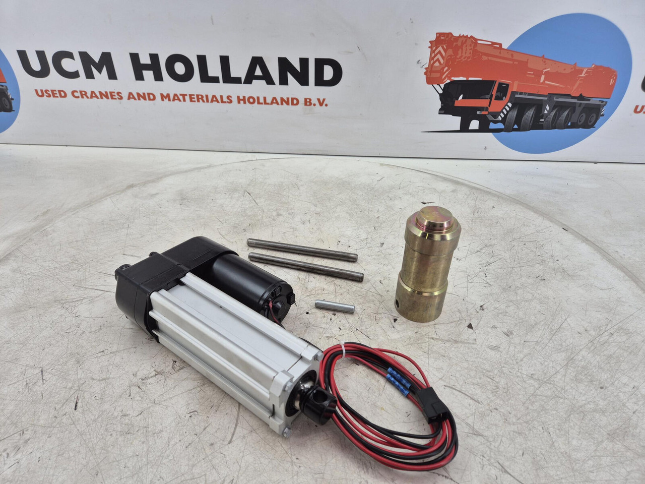 Demag AC 120 Counterweigt locking liniar motor set - Sistema elettrico per Gru: foto 4 Demag AC 120 Counterweigt locking liniar motor set - Sistema elettrico per Gru: foto 4