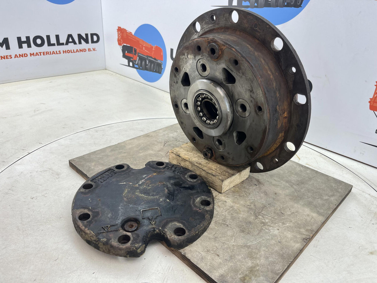 FAUN HK 40 planetary gear 27-18-65-24-4pl-H64-24 - Motore di traslazione per Autogru: foto 2 FAUN HK 40 planetary gear 27-18-65-24-4pl-H64-24 - Motore di traslazione per Autogru: foto 2