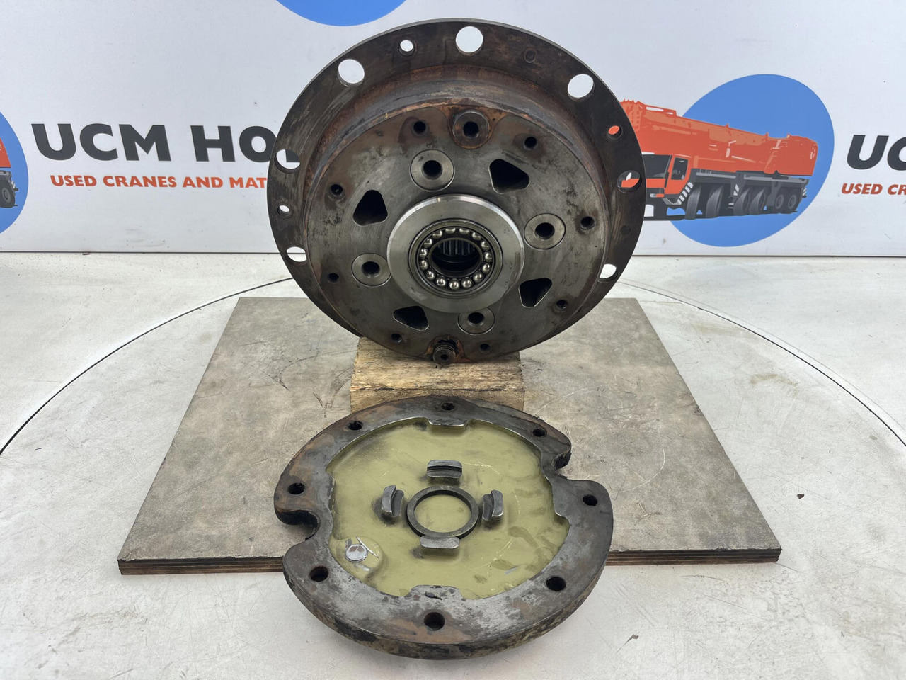 FAUN HK 40 planetary gear 27-18-65-24-4pl-H64-24 - Motore di traslazione per Autogru: foto 1 FAUN HK 40 planetary gear 27-18-65-24-4pl-H64-24 - Motore di traslazione per Autogru: foto 1