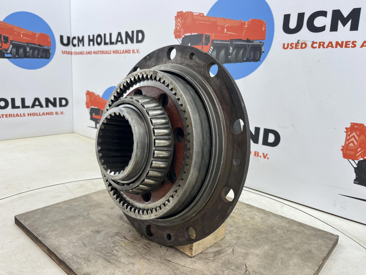 FAUN HK 40 planetary gear 27-18-65-24-4pl-H64-24 - Motore di traslazione per Autogru: foto 3 FAUN HK 40 planetary gear 27-18-65-24-4pl-H64-24 - Motore di traslazione per Autogru: foto 3