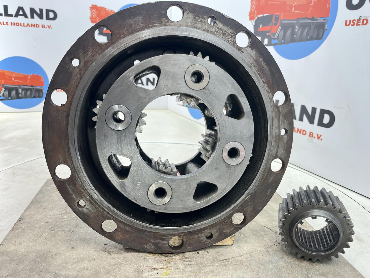 FAUN HK 40 planetary gear 27-18-65-24-4pl-H64-24 - Motore di traslazione per Autogru: foto 5 FAUN HK 40 planetary gear 27-18-65-24-4pl-H64-24 - Motore di traslazione per Autogru: foto 5