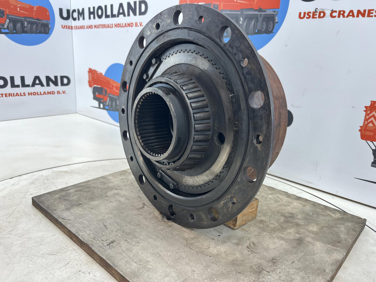 FAUN RTF 30-2 planetary gear 22-25-74-38-4pl-H137-46 - Motore di traslazione per Autogru: foto 3 FAUN RTF 30-2 planetary gear 22-25-74-38-4pl-H137-46 - Motore di traslazione per Autogru: foto 3