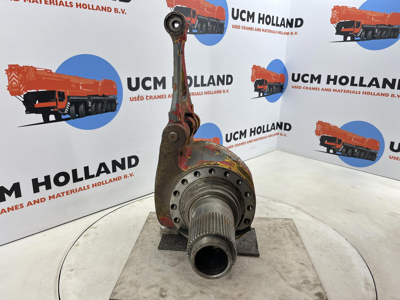 Grove GMK 3050 Steering knuckle 16 holes axle 2 left - Fuso a snodo per Autogru: foto 2 Grove GMK 3050 Steering knuckle 16 holes axle 2 left - Fuso a snodo per Autogru: foto 2