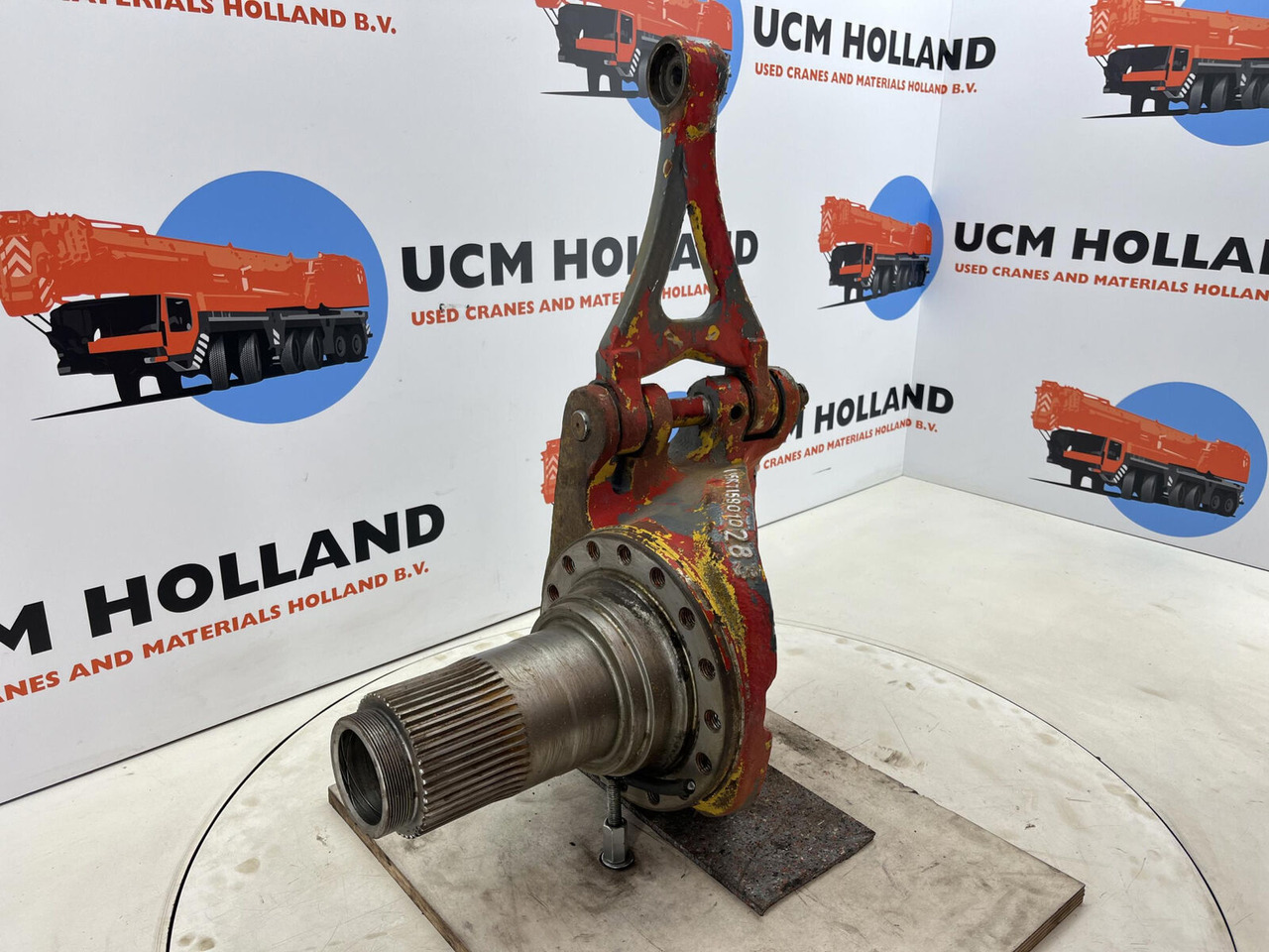 Grove GMK 3050 Steering knuckle 16 holes axle 2 left - Fuso a snodo per Autogru: foto 1 Grove GMK 3050 Steering knuckle 16 holes axle 2 left - Fuso a snodo per Autogru: foto 1