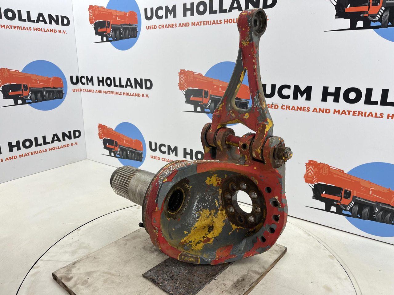 Grove GMK 3050 Steering knuckle 16 holes axle 2 left - Fuso a snodo per Autogru: foto 4 Grove GMK 3050 Steering knuckle 16 holes axle 2 left - Fuso a snodo per Autogru: foto 4