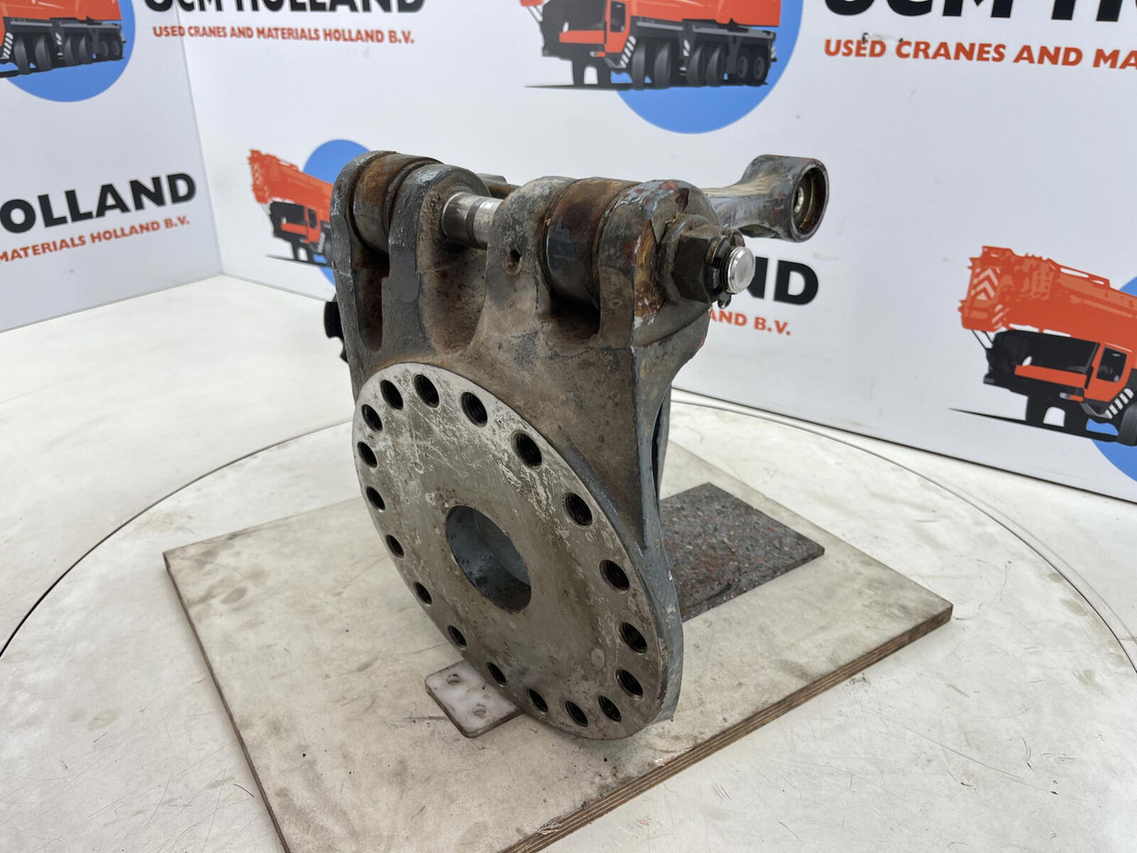 Grove GMK 3055 Steering knuckle 16 holes axle 2 right - Fuso a snodo per Autogru: foto 4 Grove GMK 3055 Steering knuckle 16 holes axle 2 right - Fuso a snodo per Autogru: foto 4