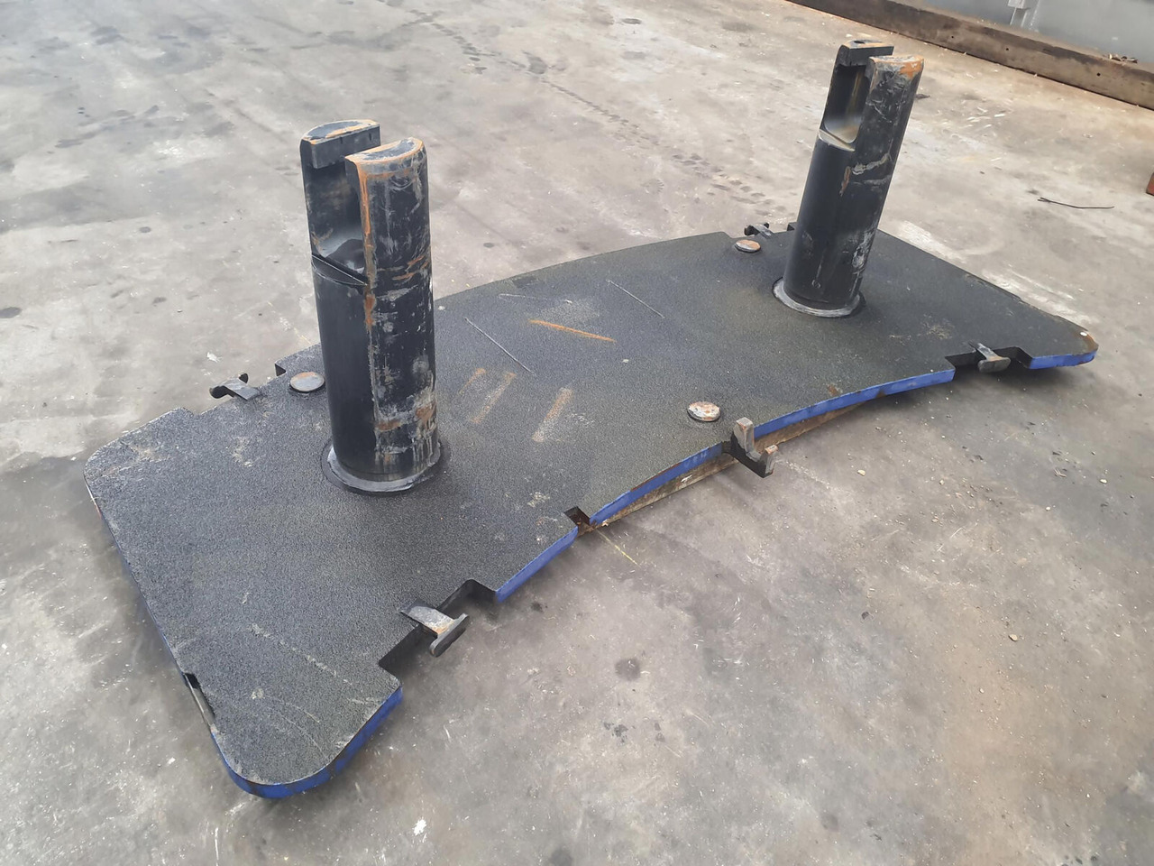 Grove GMK 4090 counterweight 1.1T - Contrappeso per Autogru: foto 1 Grove GMK 4090 counterweight 1.1T - Contrappeso per Autogru: foto 1