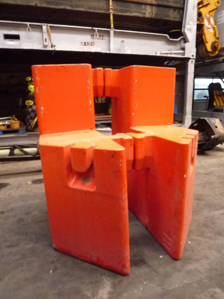 Grove GMK 6250/6300 counterweight 10 ton - Contrappeso per Autogru: foto 1 Grove GMK 6250/6300 counterweight 10 ton - Contrappeso per Autogru: foto 1