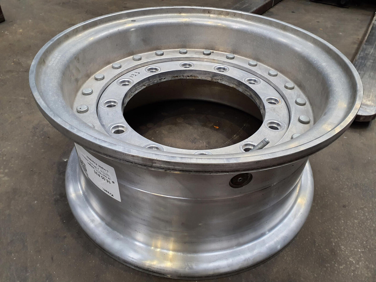 Grove Rim 445/95R25 12 13.3 2p Alu - Cerchione per Gru: foto 1 Grove Rim 445/95R25 12 13.3 2p Alu - Cerchione per Gru: foto 1