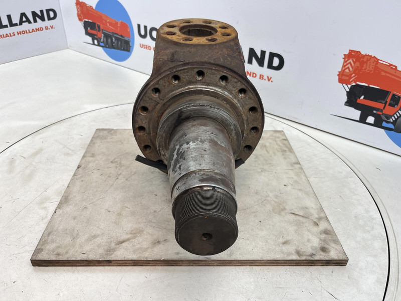 Liebherr LT 1090 Steering knuckle 16 holes - Fuso a snodo per Gru: foto 2 Liebherr LT 1090 Steering knuckle 16 holes - Fuso a snodo per Gru: foto 2