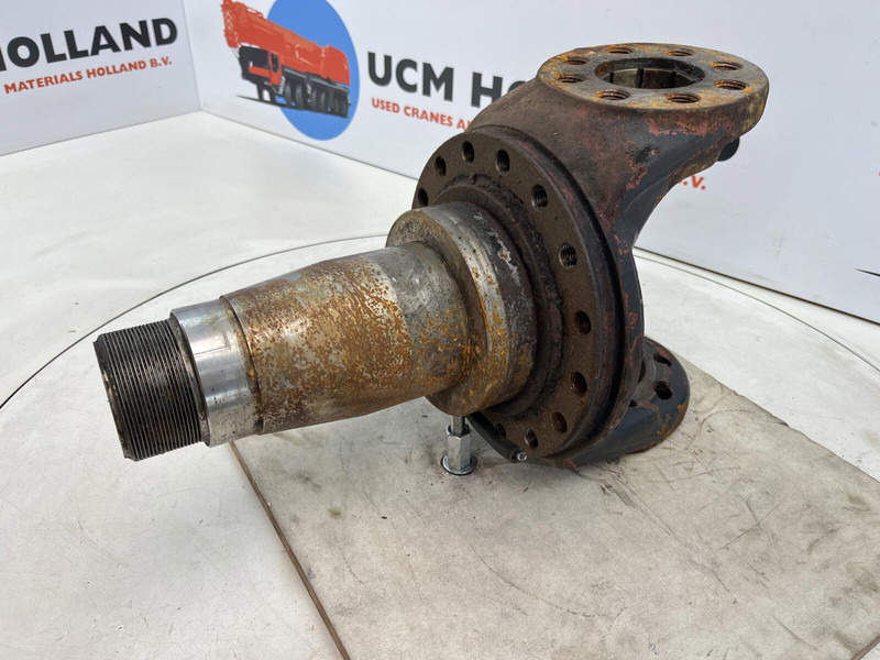 Liebherr LT 1090 Steering knuckle 16 holes - Fuso a snodo per Gru: foto 1 Liebherr LT 1090 Steering knuckle 16 holes - Fuso a snodo per Gru: foto 1