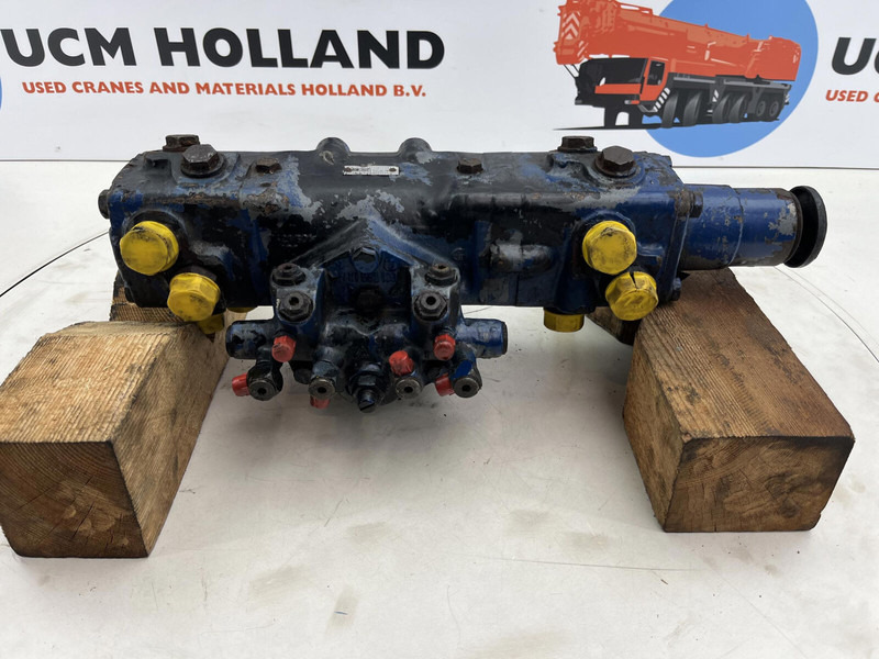 Liebherr LT 1090 steering box 180bar - Scatola dello sterzo per Gru: foto 1 Liebherr LT 1090 steering box 180bar - Scatola dello sterzo per Gru: foto 1