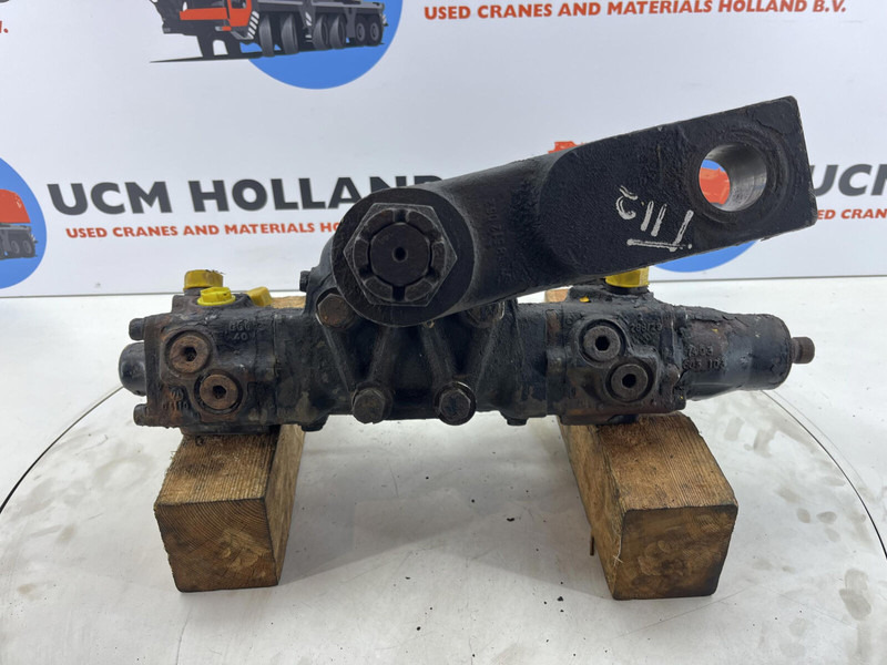 Liebherr LT 1160 steering box - Sospensione per Gru: foto 1 Liebherr LT 1160 steering box - Sospensione per Gru: foto 1