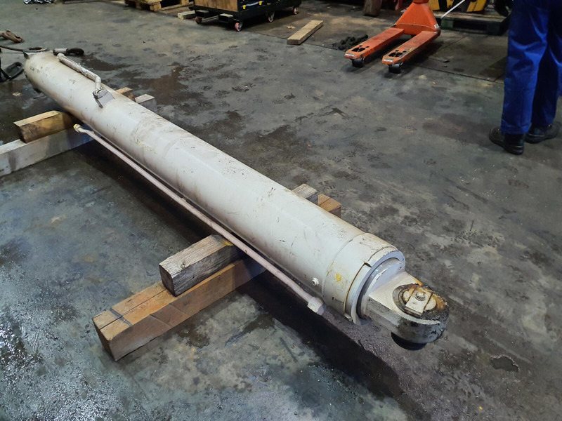 Liebherr LTM 1045-3.1 boom cylinder - Cilindro idraulico per Gru: foto 1 Liebherr LTM 1045-3.1 boom cylinder - Cilindro idraulico per Gru: foto 1