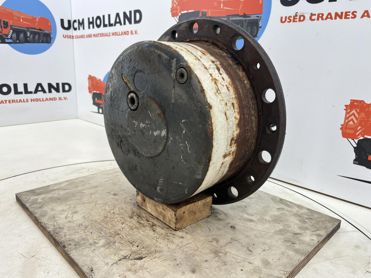 Liebherr LTM 1045-3.1 planetary gear 21-21-63-32-3pl-H135-46 - Motore di traslazione per Autogru: foto 2 Liebherr LTM 1045-3.1 planetary gear 21-21-63-32-3pl-H135-46 - Motore di traslazione per Autogru: foto 2