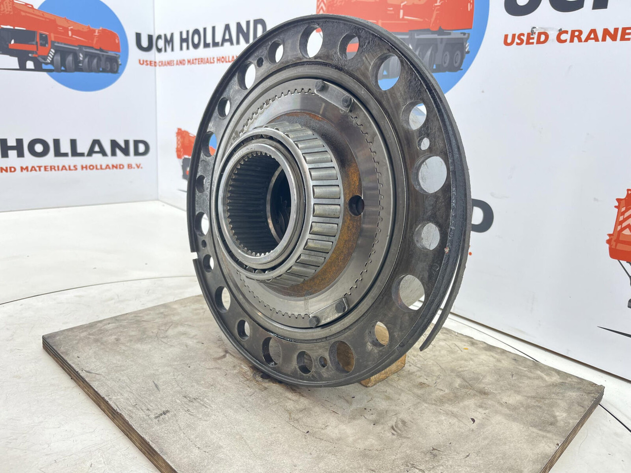Terex/Demag AC 100/4 planetary gear 22-25-74-40-3pl-H127-46 - Motore di traslazione per Gru: foto 3 Terex/Demag AC 100/4 planetary gear 22-25-74-40-3pl-H127-46 - Motore di traslazione per Gru: foto 3
