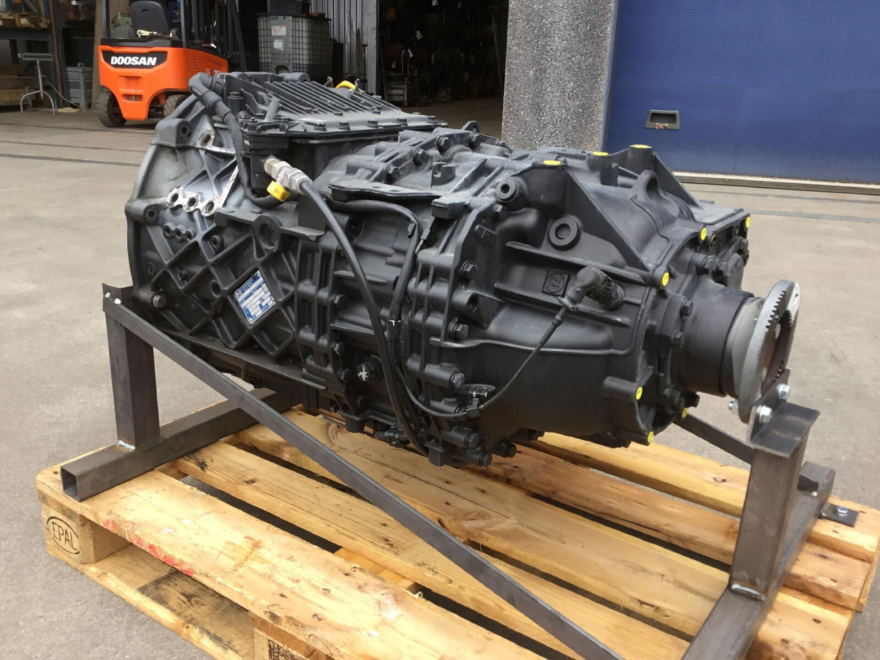 ZF MK 88 ZF Astronic gearbox 12 AS 2530 S0 - Cambio per Autogru: foto 4 ZF MK 88 ZF Astronic gearbox 12 AS 2530 S0 - Cambio per Autogru: foto 4