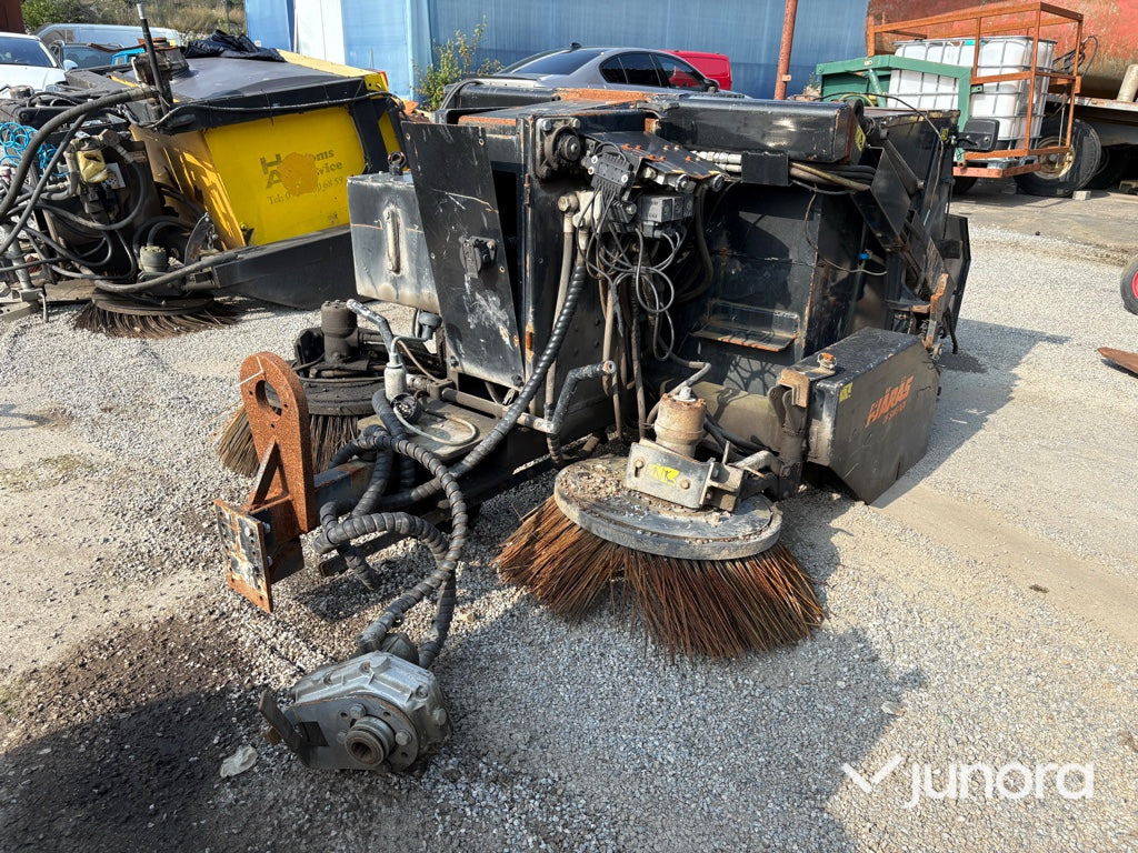 Bogserad Sopmaskin Fjärås FS 700 - Spazzatrice stradale: foto 1 Bogserad Sopmaskin Fjärås FS 700 - Spazzatrice stradale: foto 1