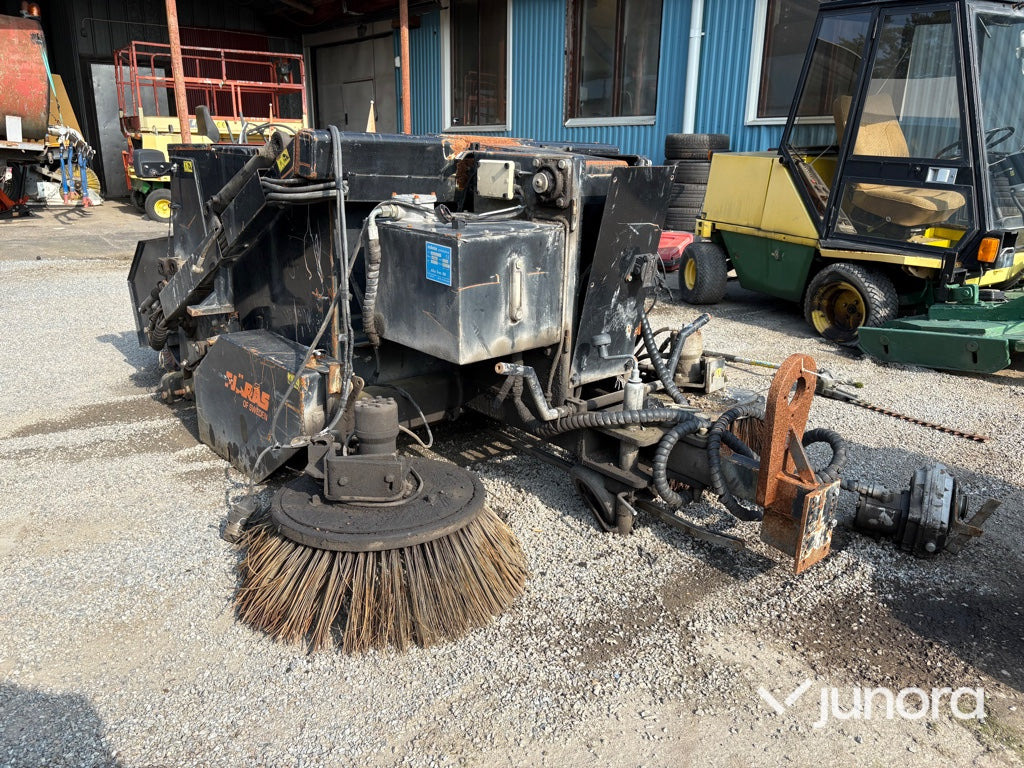Bogserad Sopmaskin Fjärås FS 700 - Spazzatrice stradale: foto 2 Bogserad Sopmaskin Fjärås FS 700 - Spazzatrice stradale: foto 2