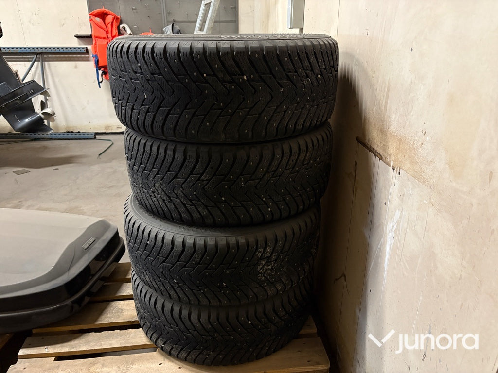 Dubbdäck med fälg - NOKIAN HAAKAPELIITTA - Ruota completa per Autovettura: foto 4 Dubbdäck med fälg - NOKIAN HAAKAPELIITTA - Ruota completa per Autovettura: foto 4