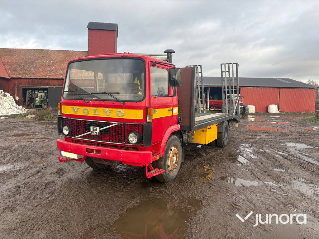 Lastbil / Biltransport - Volvo F 613 4X2-1-V - Camion bisarca: foto 1 Lastbil / Biltransport - Volvo F 613 4X2-1-V - Camion bisarca: foto 1