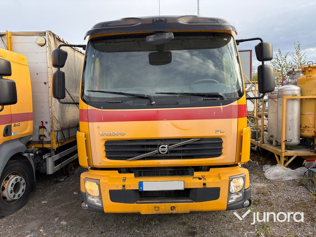 Lastbil Volvo FL-280 4*2 - Camion centinato: foto 2 Lastbil Volvo FL-280 4*2 - Camion centinato: foto 2