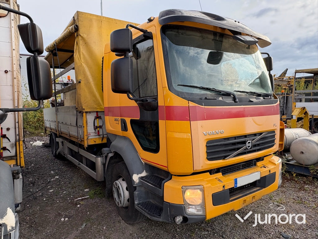 Lastbil Volvo FL-280 4*2 - Camion centinato: foto 3 Lastbil Volvo FL-280 4*2 - Camion centinato: foto 3